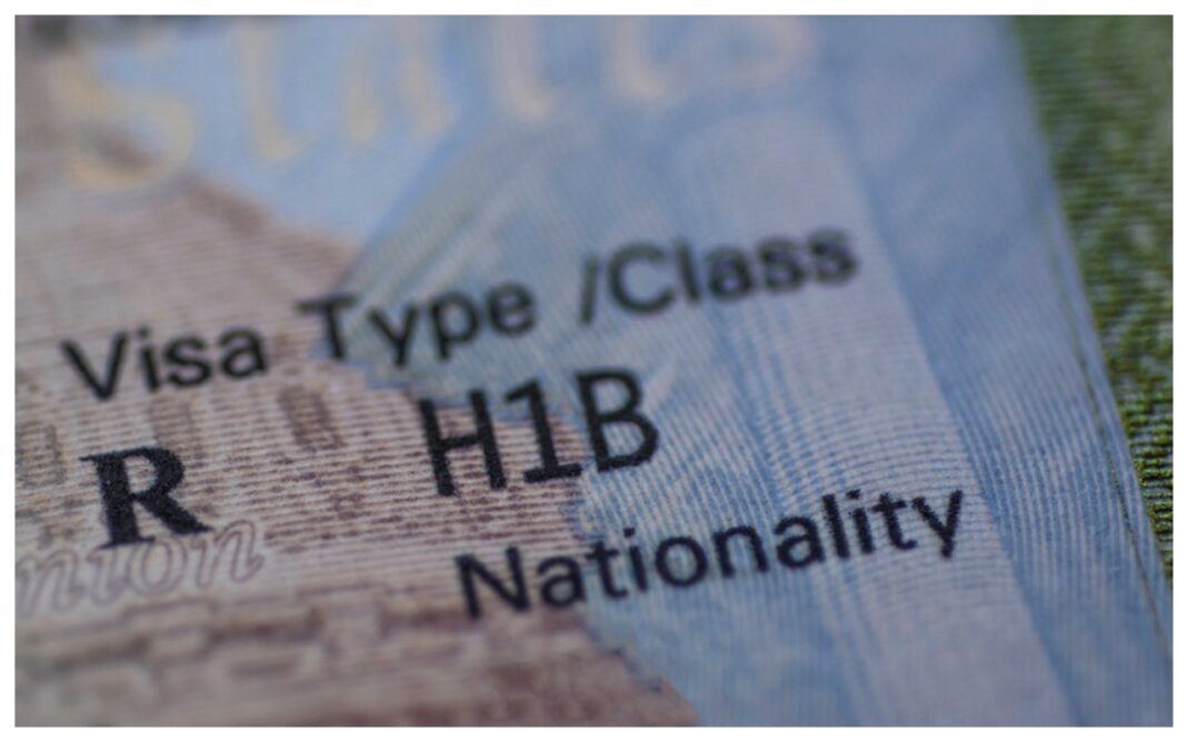 Cuál es el costo y requisitos de la visa H-1B para trabajar en Estados Unidos