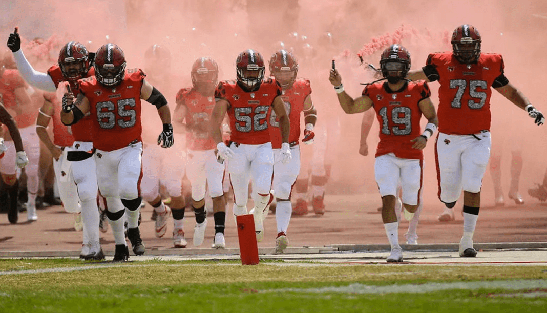 Mexicas en el kickoff de la LFA