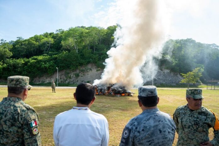 Realizan en Oaxaca incineración de narcóticos y destrucción de objetos del delito